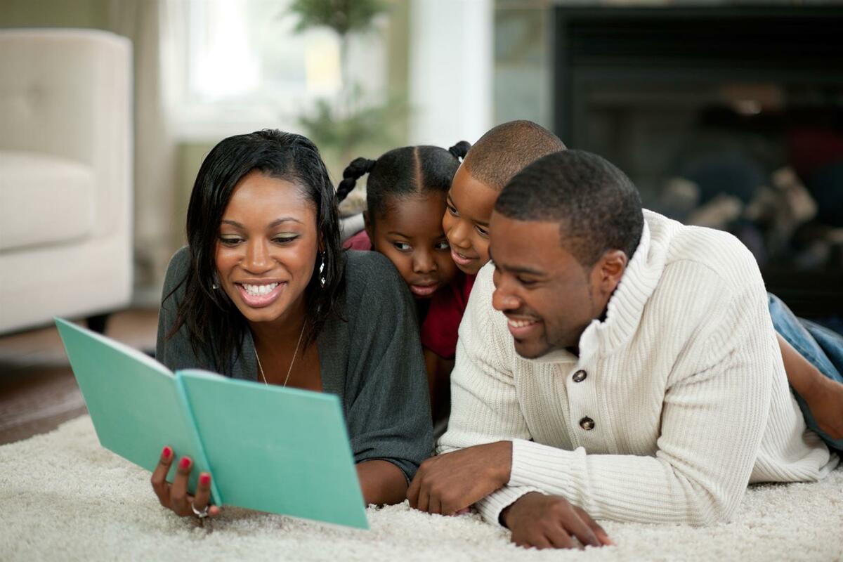 parents reading with kids